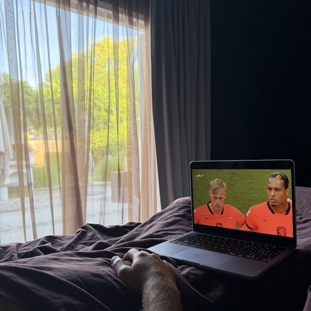 Voetbal kijken - Dag 69 - Gewoon Iloon